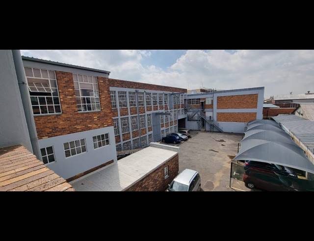 6,600M² WAREHOUSE FOR SALE IN NEW CENTRE